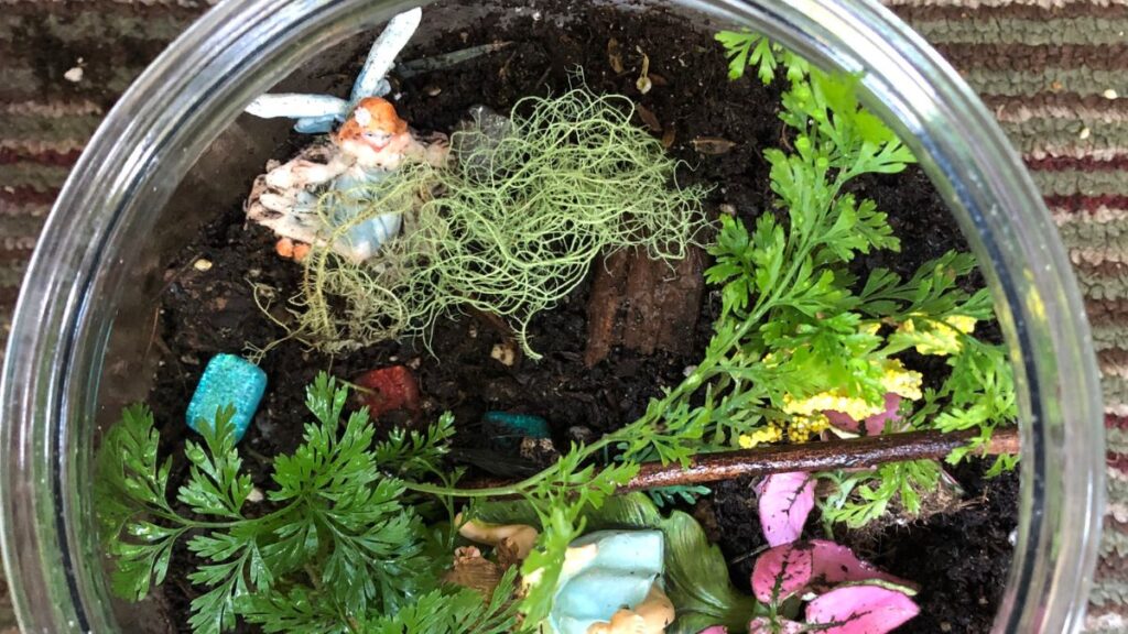Mixing Miniature Statues for Creative Storytelling Terrariums